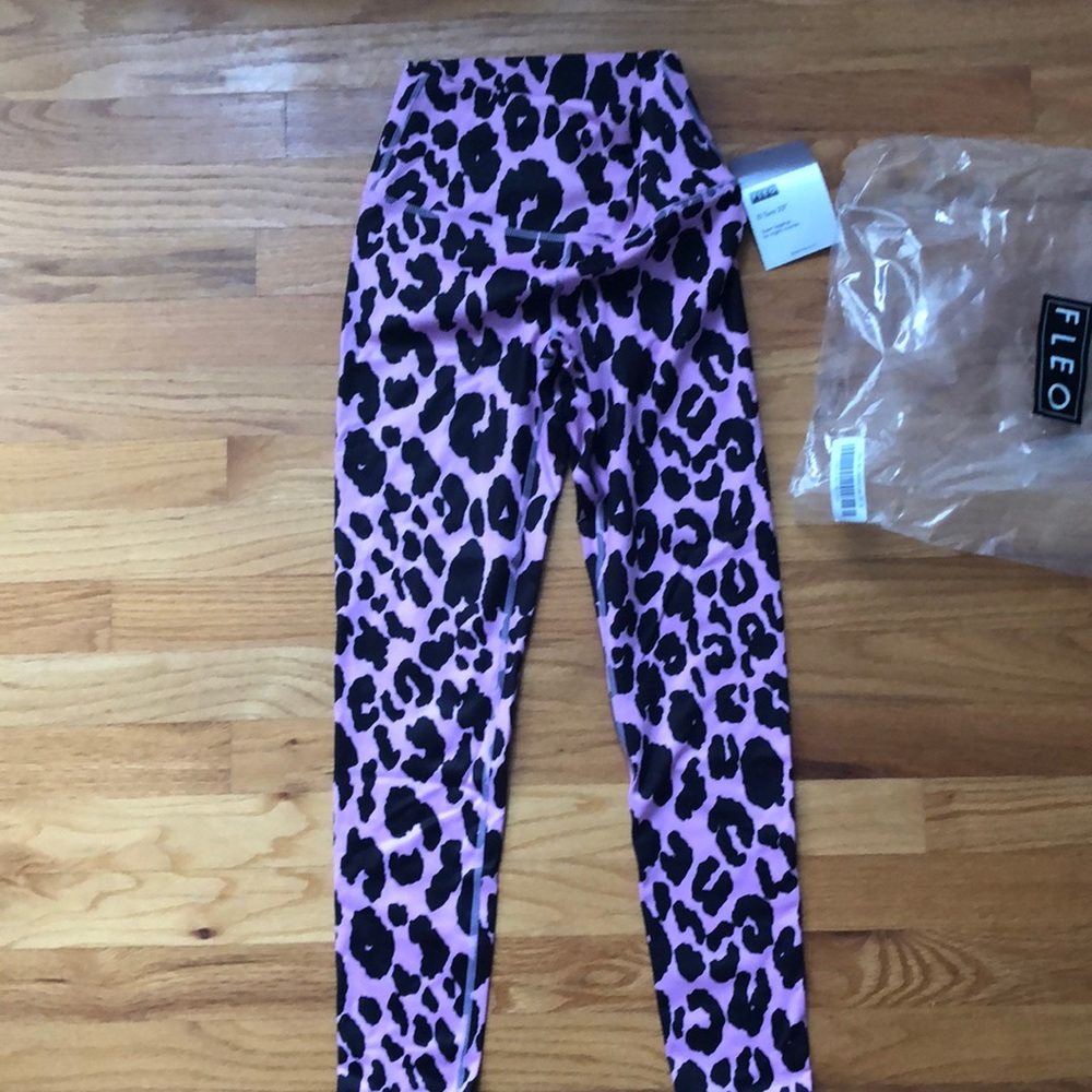 Fleo hot pink leopard 25inch size small NWT!!